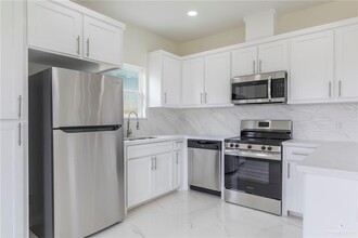1902 W Violet Dr in Pharr, TX - Building Photo - Building Photo