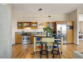 333 NW 9th Ave, Unit 712 in Portland, OR - Building Photo - Building Photo
