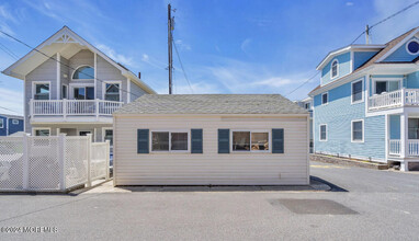 11 E Channel Way in Lavallette, NJ - Building Photo - Building Photo