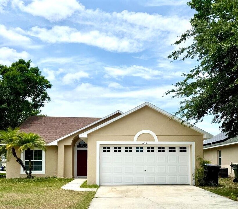654 Eagle Pointe S in Kissimmee, FL - Building Photo