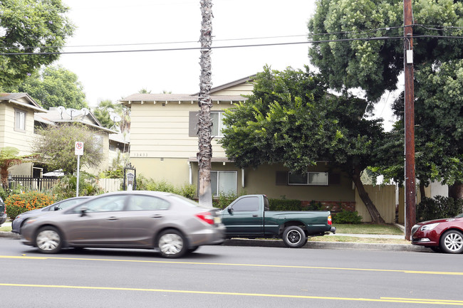 13433 Moorpark St in Sherman Oaks, CA - Building Photo - Building Photo