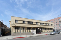 685 S Coronado St in Los Angeles, CA - Foto de edificio - Building Photo