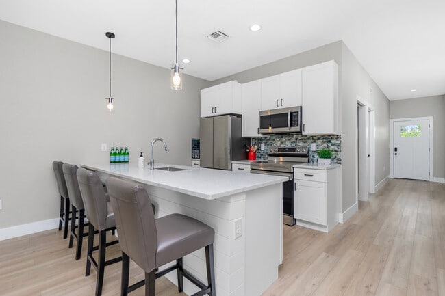 10410 Pendleton Ave, Unit A in Englewood, FL - Building Photo - Building Photo