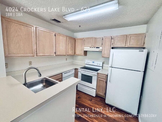 4024 Crockers Lake Blvd in Sarasota, FL - Building Photo - Building Photo