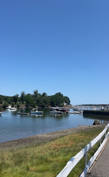 84 Summer St in Cohasset, MA - Building Photo