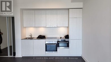 158 Front St E in Toronto, ON - Building Photo - Building Photo