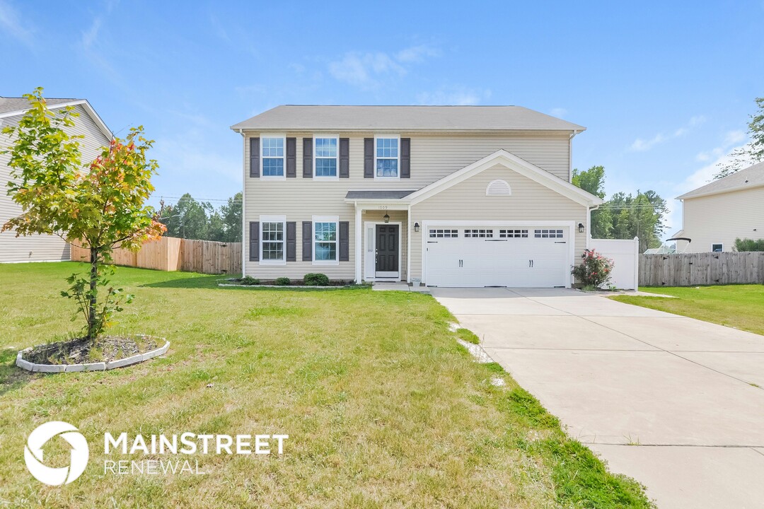 1009 Harvest Point Dr in Fuquay Varina, NC - Building Photo