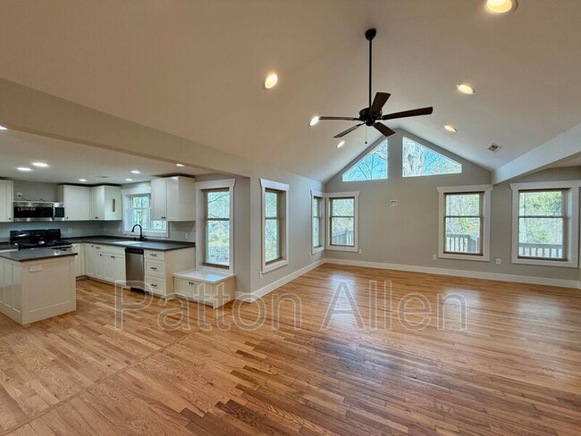 295 School Rd E in Asheville, NC - Building Photo - Building Photo