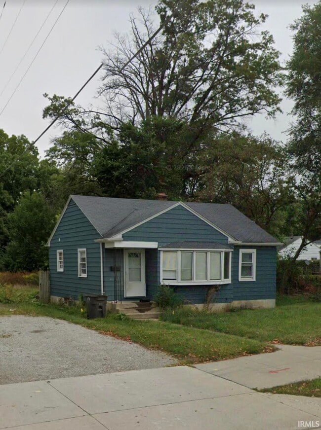 property at 1919 McKinnie Ave