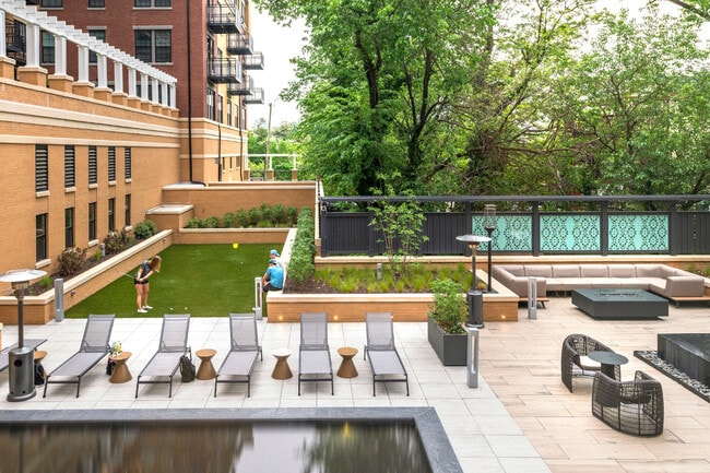 Monroe Street Market in Washington, DC - Foto de edificio - Building Photo