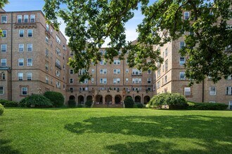490 Bleeker Ave in Mamaroneck, NY - Building Photo - Building Photo