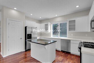 12025 SW Winterhawk Ln in Beaverton, OR - Building Photo - Building Photo