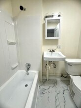 4 Central St in Derry, NH - Building Photo - Building Photo