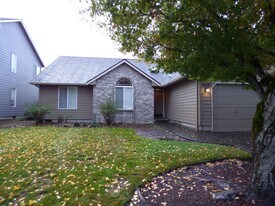 4443 Oregon Trail Ct NE in Salem, OR - Building Photo