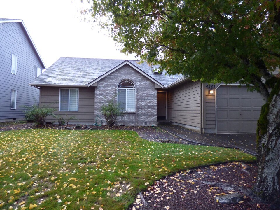 4443 Oregon Trail Ct NE in Salem, OR - Building Photo