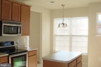 9700 Elzey Place-Unit -405 in Manassas Park, VA - Building Photo - Building Photo