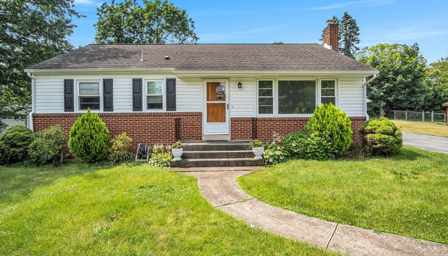 property at 2029 W Trindle Rd