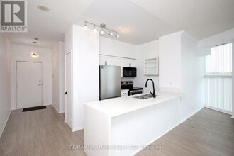 2067 Lake Shore Blvd W in Toronto, ON - Building Photo - Building Photo