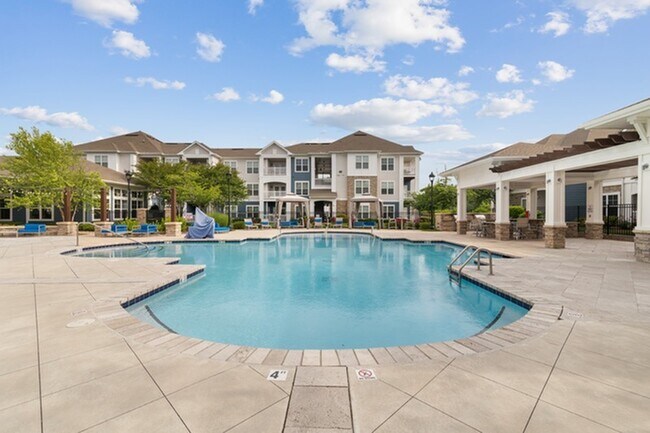 Realm at Patterson Place in Durham, NC - Foto de edificio - Building Photo