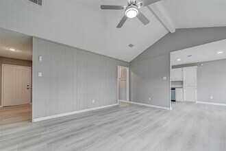 4917 Fairvent St in Pasadena, TX - Foto de edificio - Building Photo