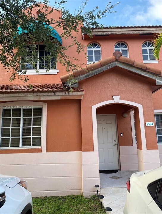 7245 NW 173rd Dr in Hialeah, FL - Building Photo