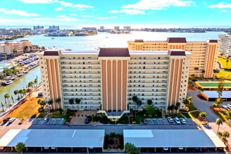4550 Cove Cir, Unit 305 in St. Petersburg, FL - Building Photo - Building Photo
