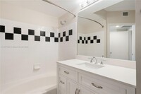 1334 Alton Rd, Unit 503 in Miami Beach, FL - Building Photo - Building Photo