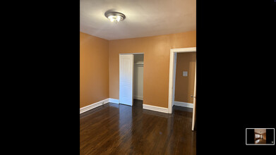 7541 S Essex Ave in Chicago, IL - Building Photo - Building Photo