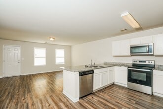 401 Hawthorn Trail in Macon, GA - Building Photo - Building Photo