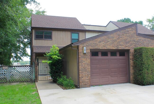 68 N John Sims Pkwy in Valparaiso, FL - Building Photo - Building Photo