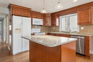 33 Salem St, Unit #1 in Wakefield, MA - Building Photo