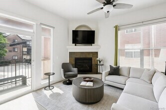 2100 N Humboldt St, Unit 208 in Denver, CO - Foto de edificio - Building Photo
