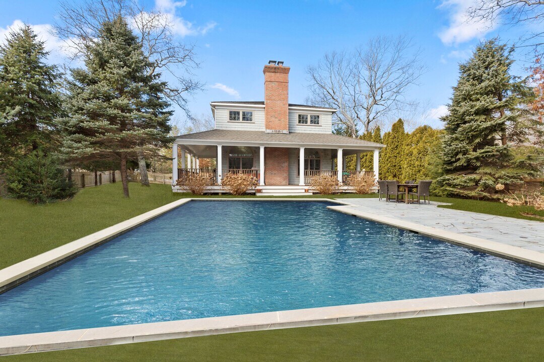 53 Harbor Blvd in East Hampton, NY - Building Photo