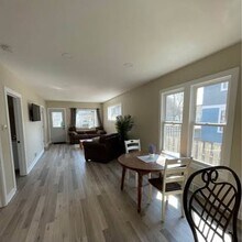 86 Lighthouse Ct, Unit Lower Updated Apartment in Sheboygan, WI - Foto de edificio - Building Photo