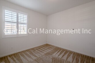 8216 Coral Point Ct in Bakersfield, CA - Foto de edificio - Building Photo