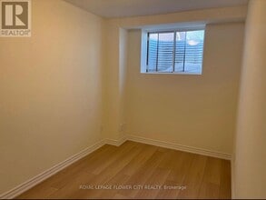 94 Cadillac Crescent in Brampton, ON - Building Photo - Building Photo