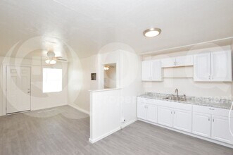 7040 Grand Ave in Glendale, AZ - Building Photo - Building Photo