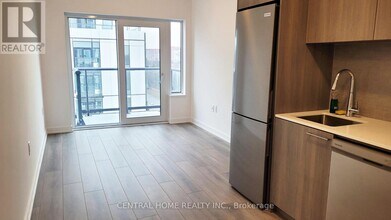 7439 Kingston Rd in Toronto, ON - Building Photo - Building Photo