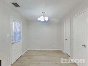 2615 Thunder Gulch in San Antonio, TX - Building Photo - Building Photo