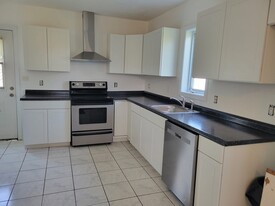 7 Naples Ave, Unit #208/28/202 in Saugus, MA - Building Photo