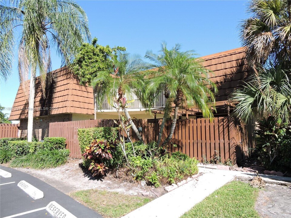 1316 SW 118th Terrace in Davie, FL - Building Photo