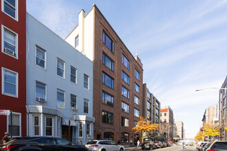 72 Berry St in Brooklyn, NY - Building Photo - Building Photo