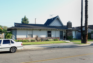 2027 E Almont Ave in Anaheim, CA - Building Photo - Building Photo