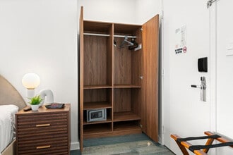 1700 Alton Rd in Miami Beach, FL - Foto de edificio - Building Photo