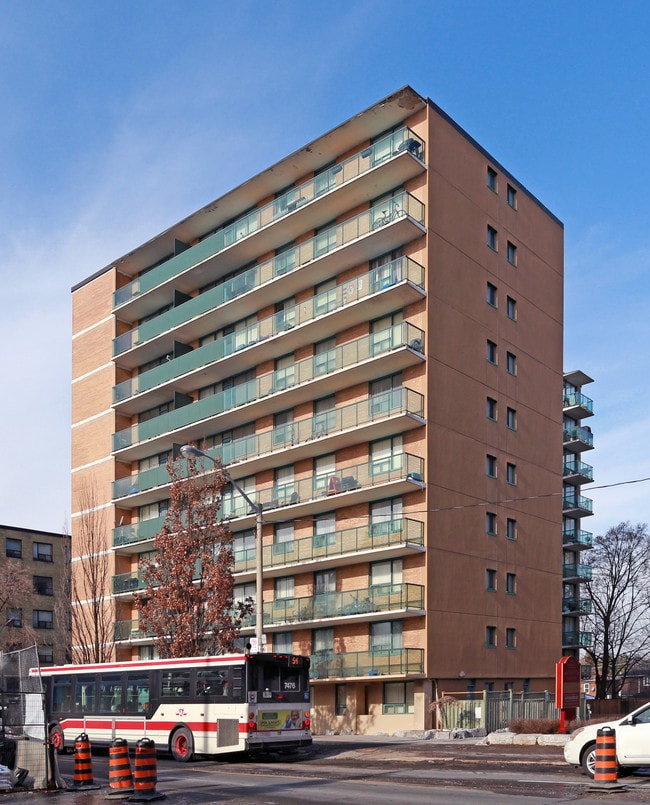 440 Eglinton
