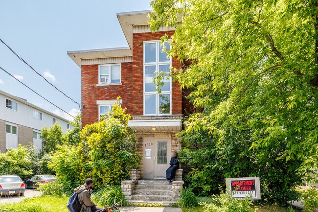 1310 Antonio Rue in Laval, QC - Building Photo - Building Photo