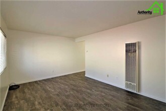 5375 Rosswood St in Redding, CA - Foto de edificio - Building Photo