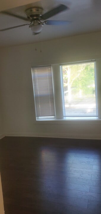 910 W 77th St, Unit 1 in Chicago, IL - Building Photo