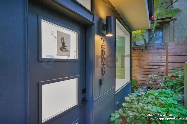 2623 44th Ave SW in Seattle, WA - Building Photo - Building Photo