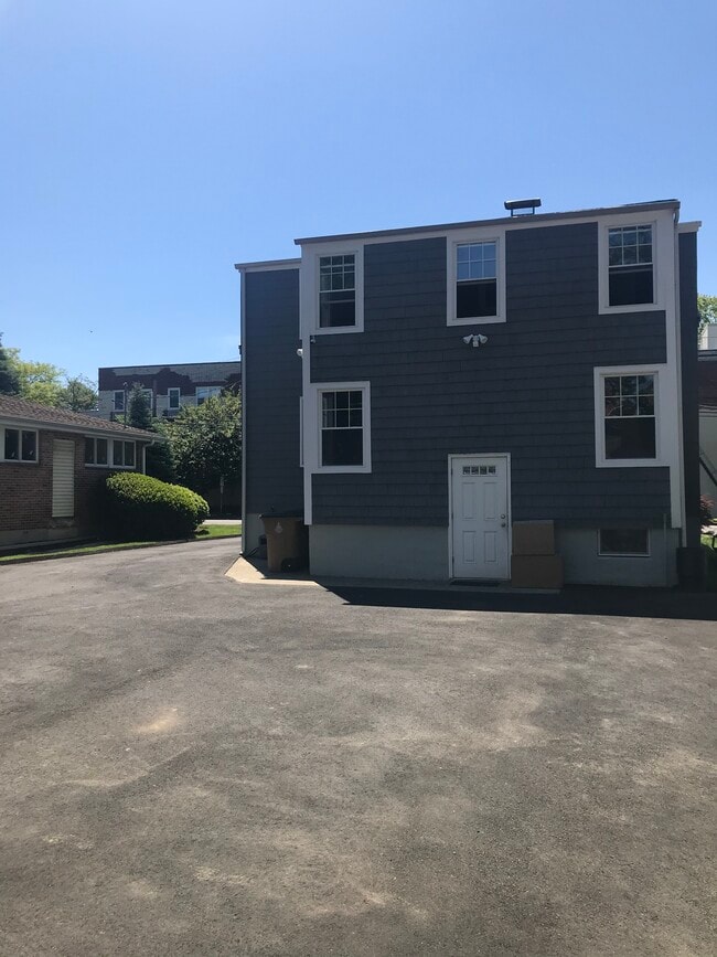 33 Bridge St, Unit Basement in Stamford, CT - Foto de edificio - Building Photo